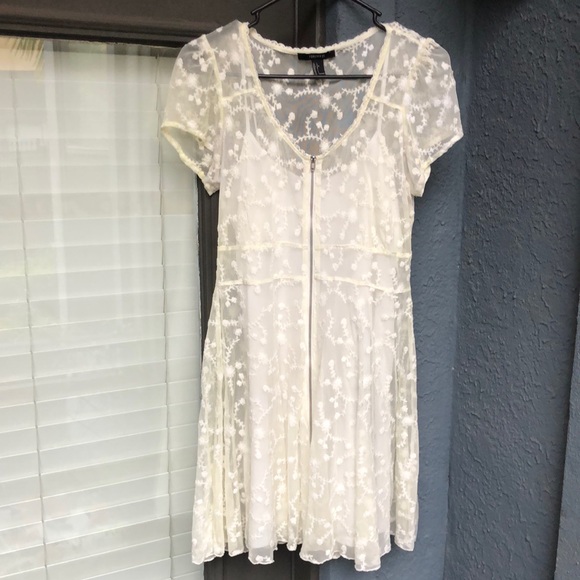 Forever 21 Dresses & Skirts - Gorgeous Lace Dress